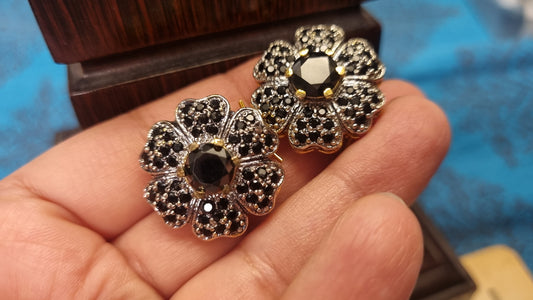 BLACK FLORAL EARRINGS