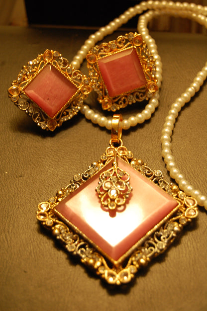 ELEGANT ZIRCON & PINK PENDENT SET
