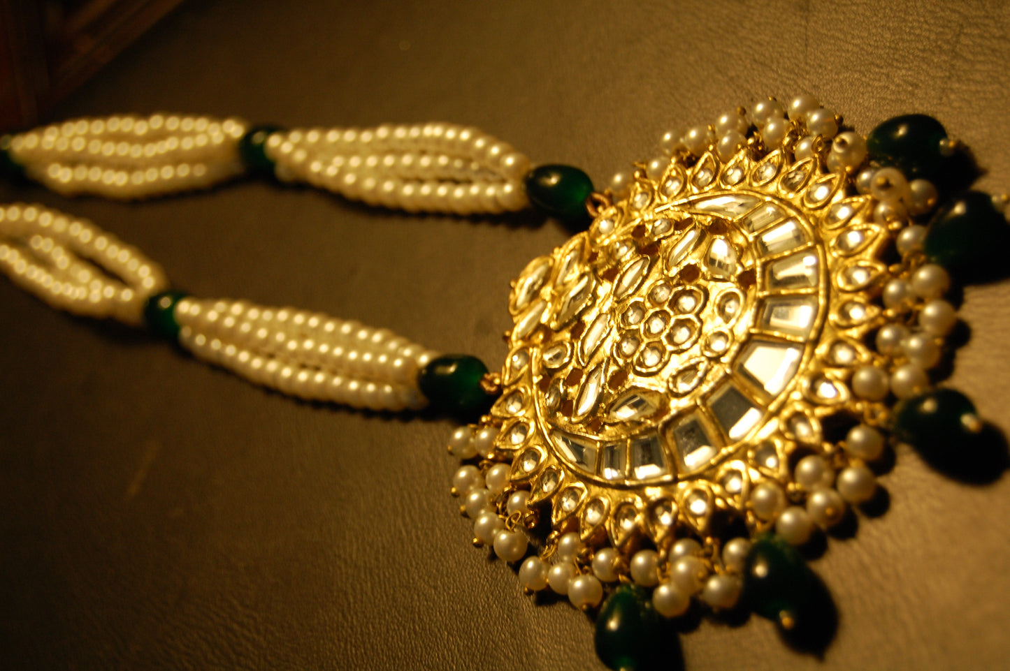 ELEGANT GREEN KUNDAN MALA
