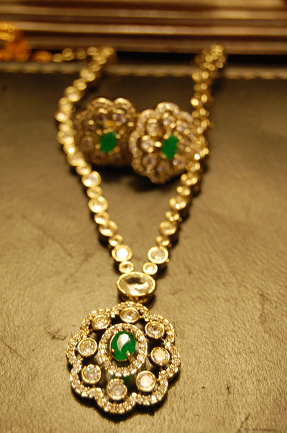DELICATE GREEN & ZIRCON NECKLACE SET
