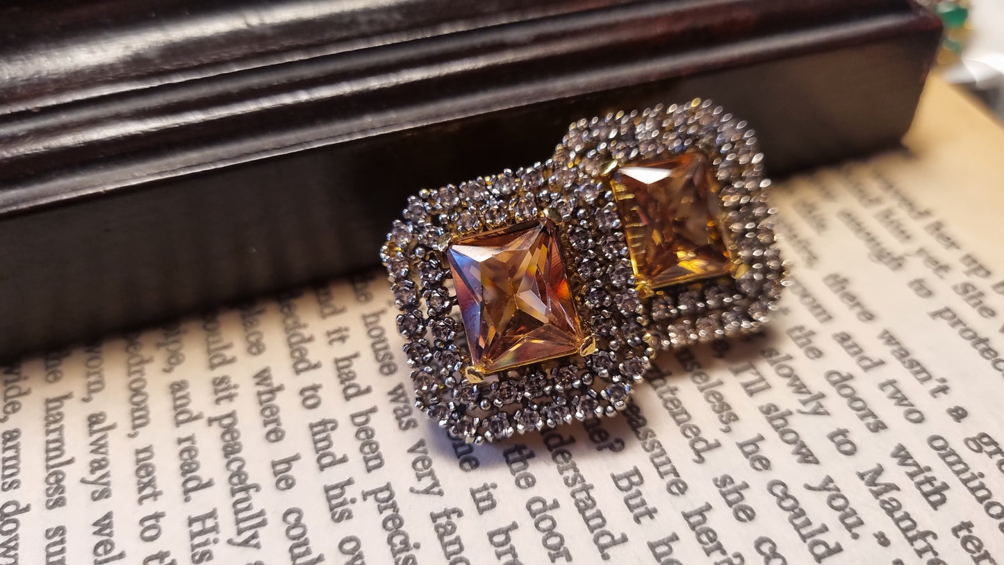 CHAMPAGNE SQUARE EARRINGS