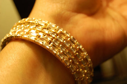 PAIR OF CHAMPAGNE & ZIRCON BANGLES IN GOLDEN BASE
