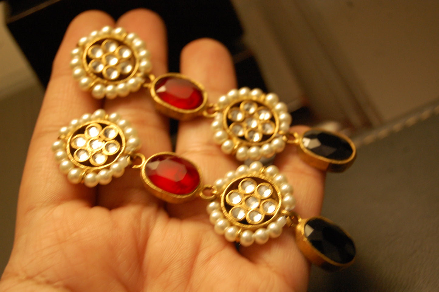 EARRING IN KUNDAN WITH RED & BLACK STONES