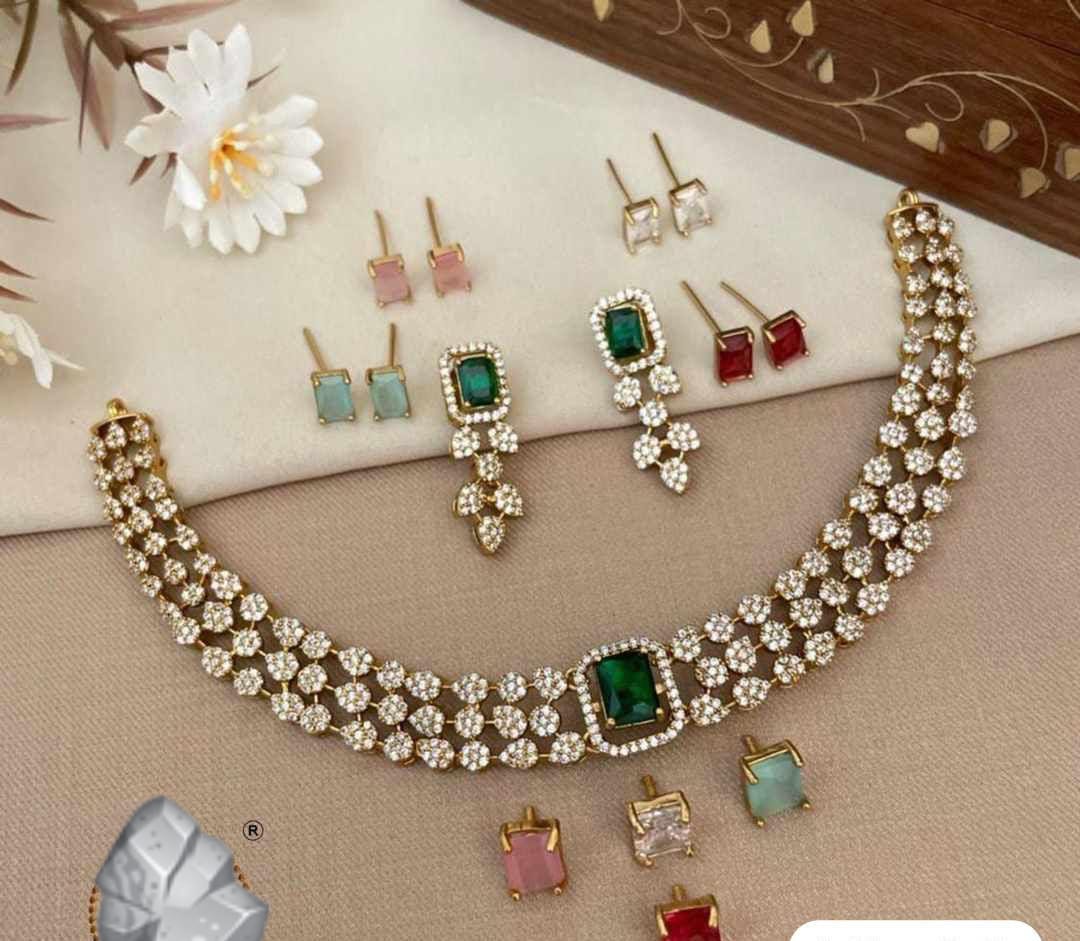 CHANGEABLE EARRINGS & NECKLACE SET